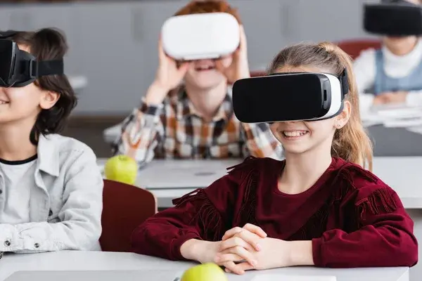 estudiantes con visores de realidad virtual