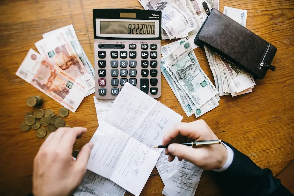  Gastos bancarios y financieros