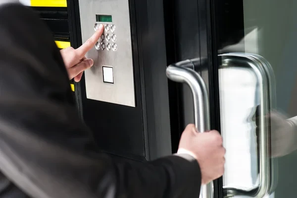Soluciones integrales de seguridad para empresas y hogares