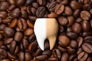 15 alimentos que manchan los dientes en 2026