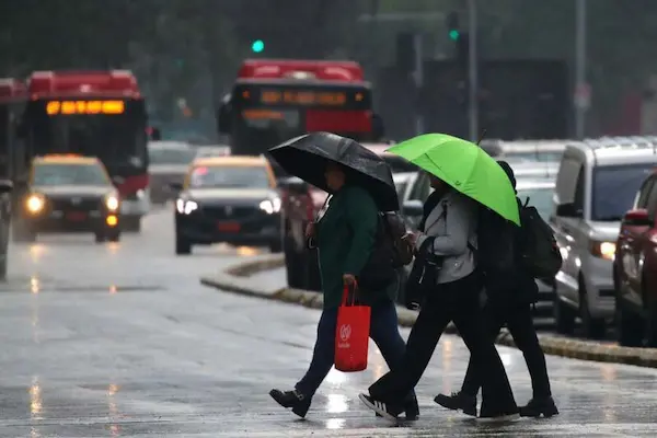 ¿Por qué no llueve en Santiago?
