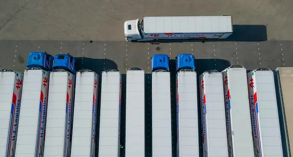 Qué hace una empresa de transporte pesado y cuál es su importancia en la logística