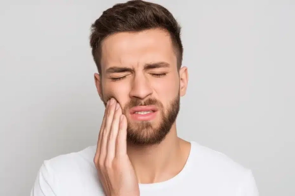 ¿Cuándo acudir al dentista por una mandíbula trabada?