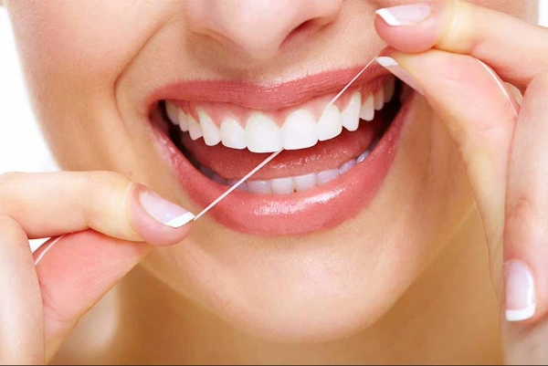 ¿Por qué es importante usar el hilo dental?